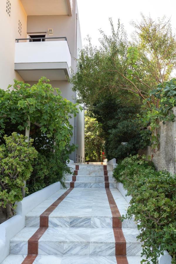 Manias Hotel Apartments Agia Marina  Exterior photo